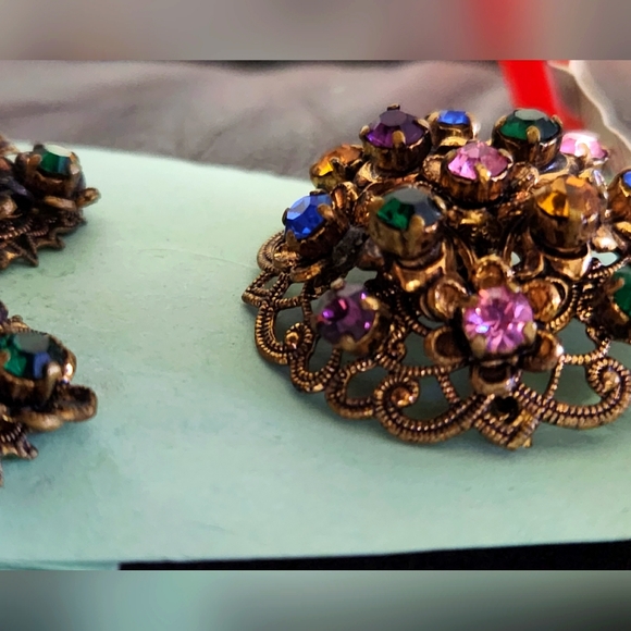 West Germany gold tone filigree multi color gorgeous brooch w matching earrings! - Picture 14 of 16